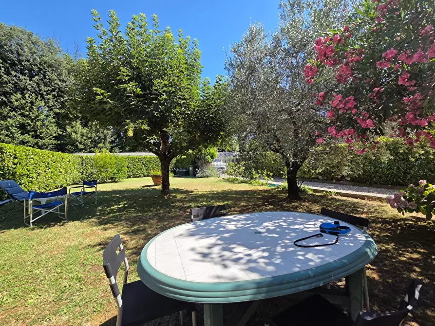 Immagine 56 di Villa in vendita  a Capannori