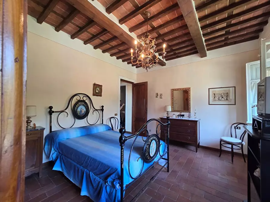 Immagine 51 di Villa in vendita  a Capannori