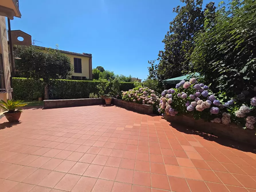 Immagine 70 di Villa in vendita  a Capannori