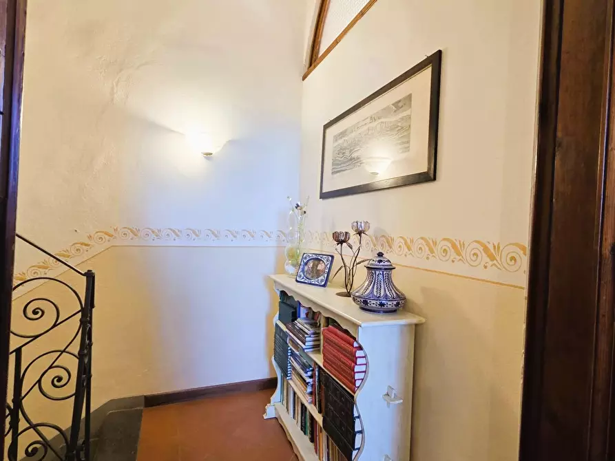 Immagine 40 di Villa in vendita  a Capannori