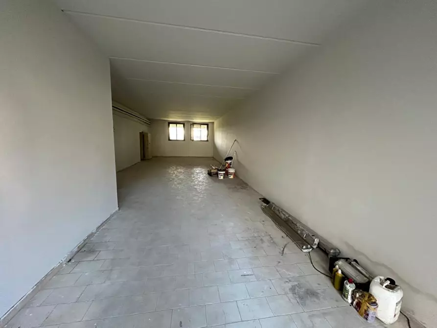 Immagine 2 di Laboratorio in affitto  a Capraia E Limite