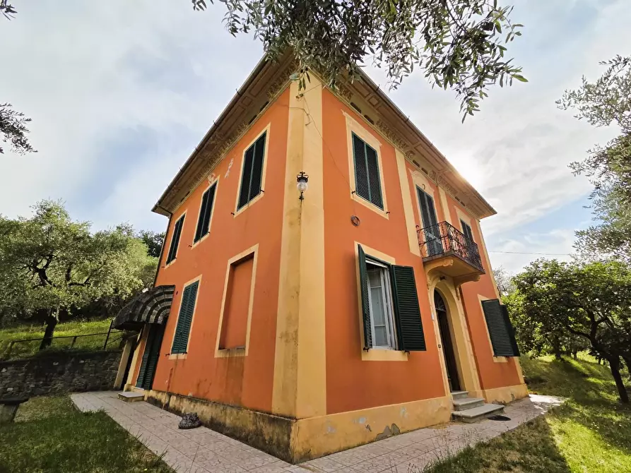 Immagine 10 di Villa in vendita  a Lucca