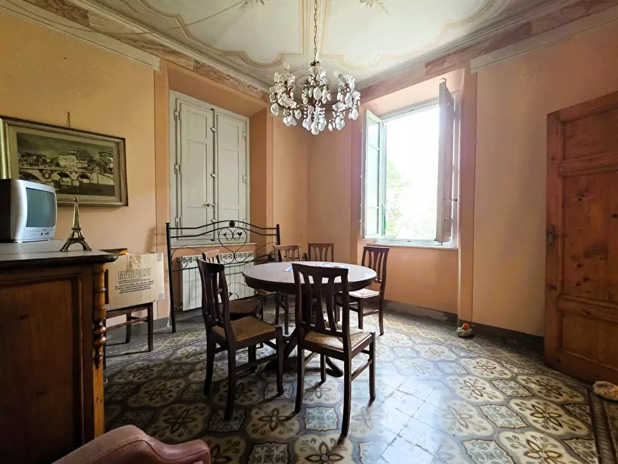 Immagine 2 di Villa in vendita  a Lucca