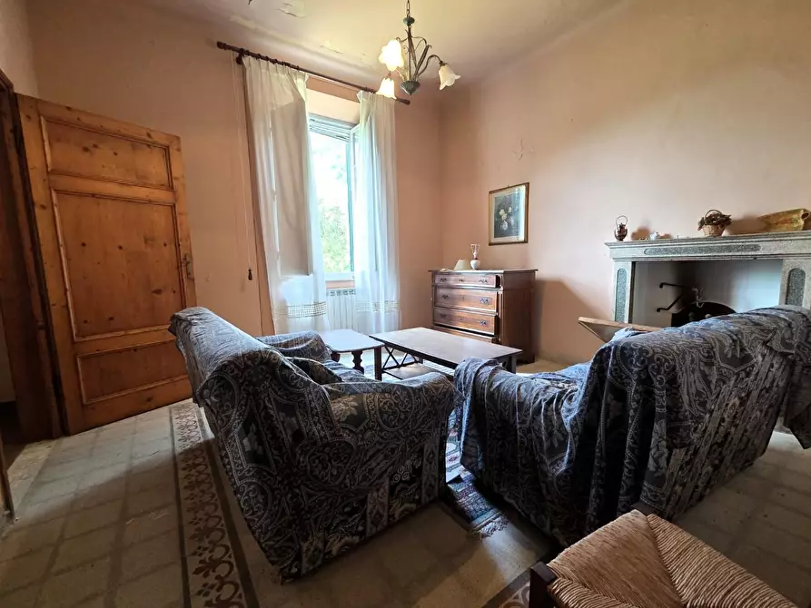 Immagine 3 di Villa in vendita  a Lucca