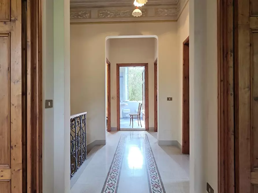 Immagine 39 di Villa in vendita  a Lucca