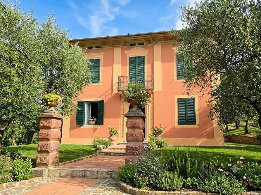 Immagine 55 di Villa in vendita  a Lucca