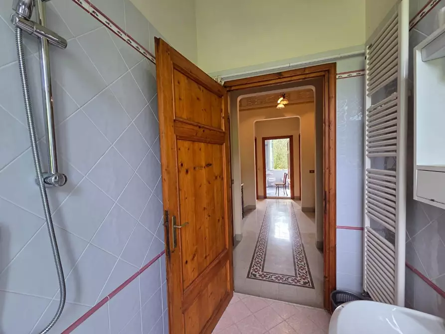 Immagine 33 di Villa in vendita  a Lucca