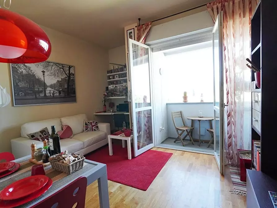 Immagine 5 di Appartamento in vendita  a Lucca