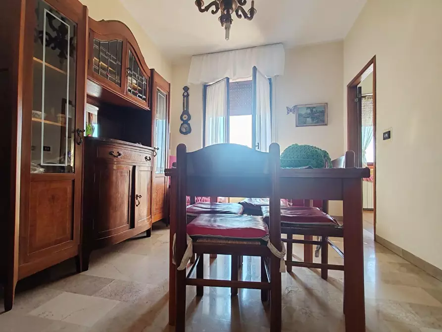 Immagine 9 di Appartamento in vendita  a Massa