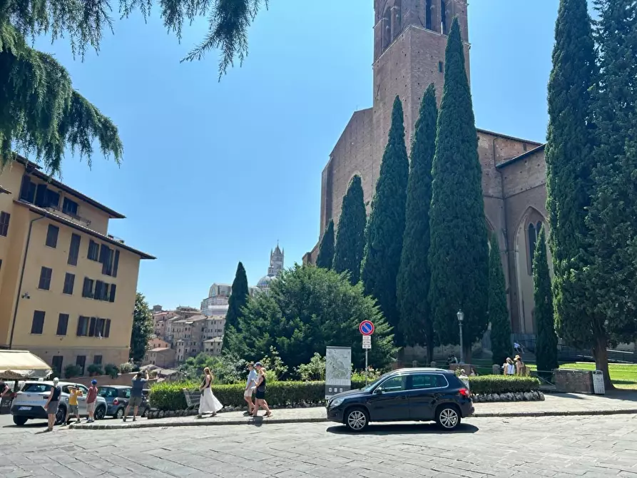 Immagine 1 di Appartamento in vendita  a Siena