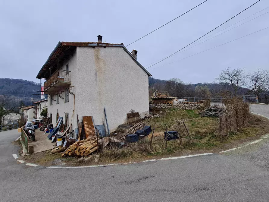 Immagine 1 di Porzione di casa in vendita  a Blello
