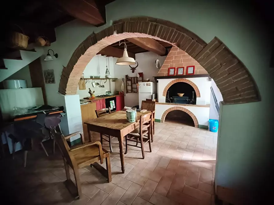 Immagine 2 di Casa colonica in vendita  a Calci