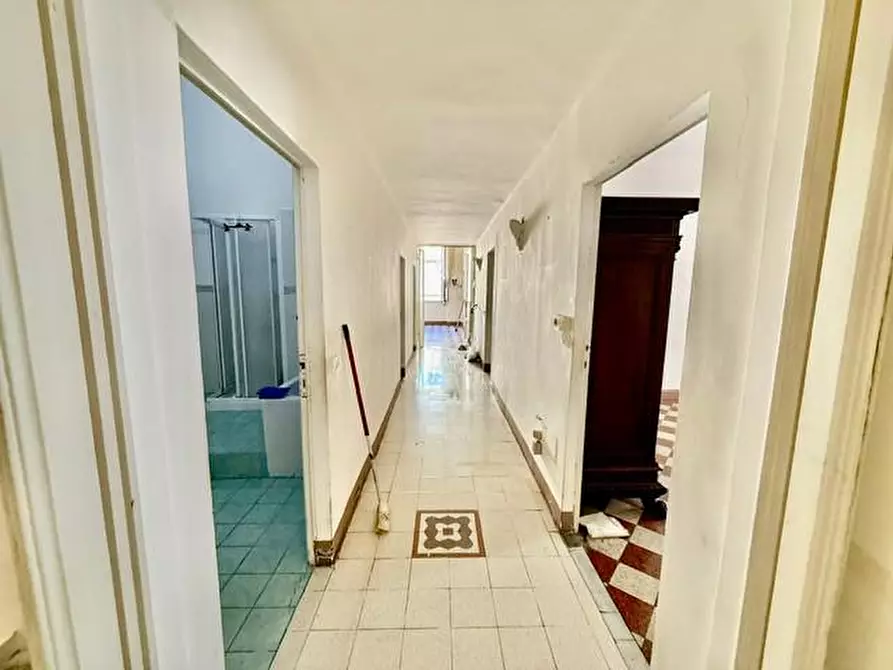 Immagine 8 di Appartamento in vendita  a Siena