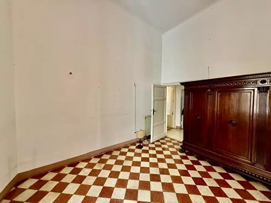 Immagine 16 di Appartamento in vendita  a Siena