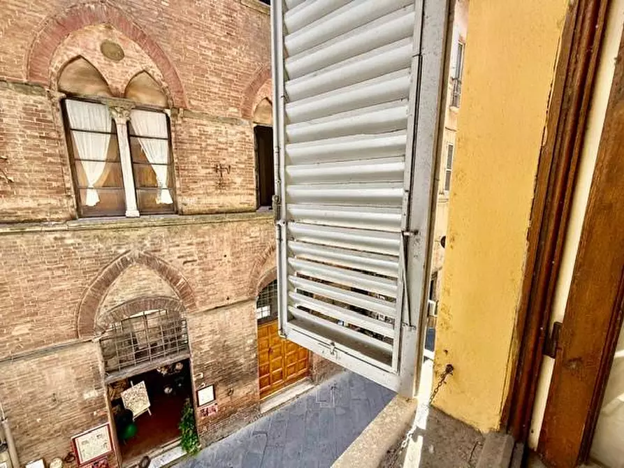 Immagine 6 di Appartamento in vendita  a Siena