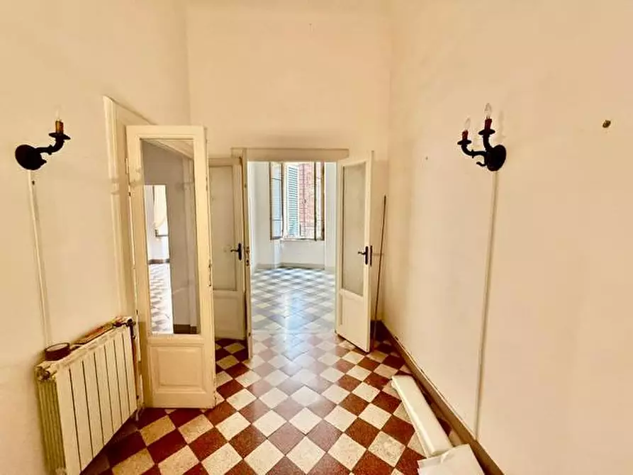 Immagine 1 di Appartamento in vendita  a Siena