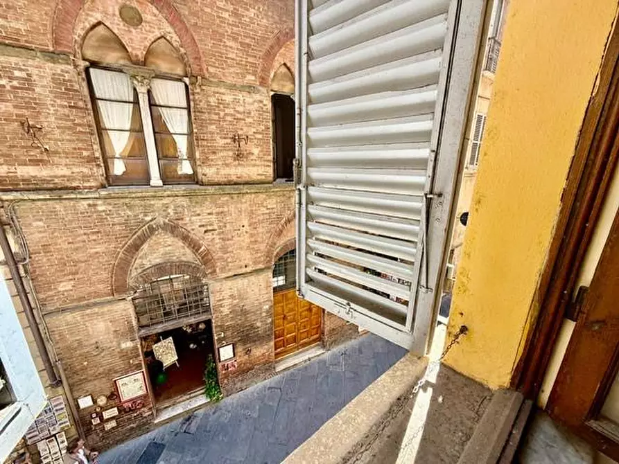 Immagine 5 di Appartamento in vendita  a Siena