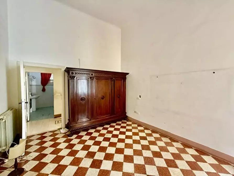 Immagine 14 di Appartamento in vendita  a Siena