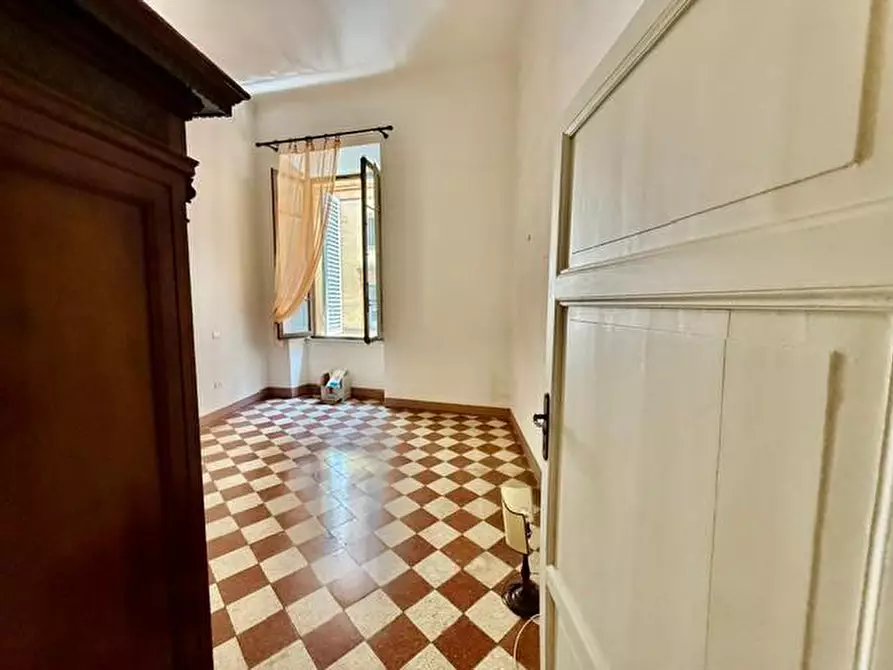 Immagine 12 di Appartamento in vendita  a Siena