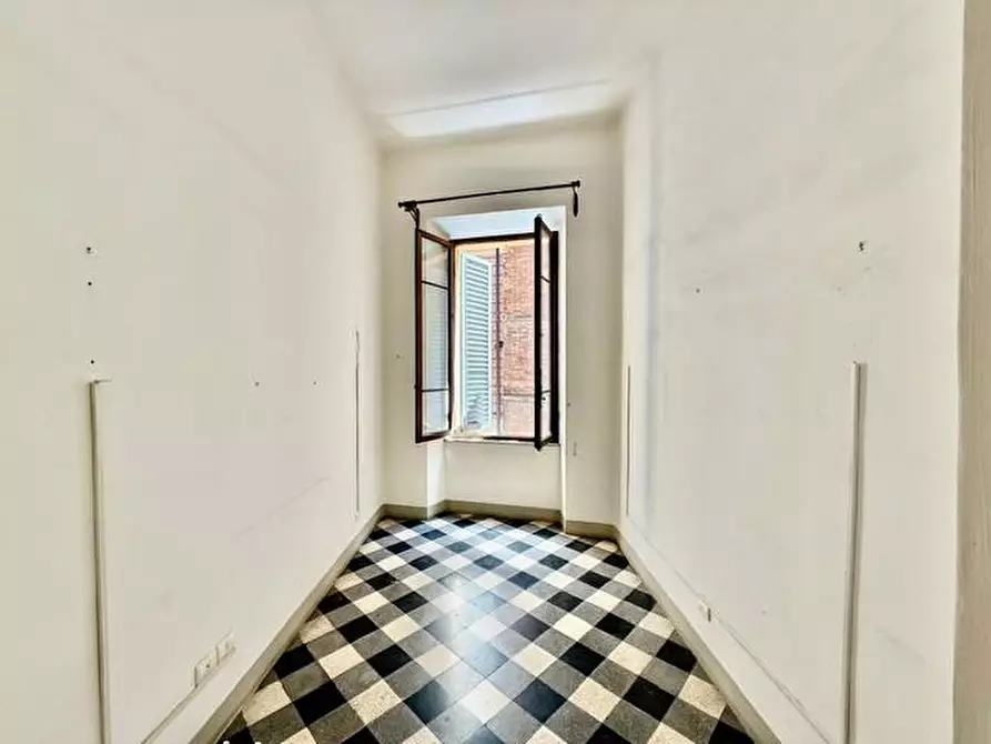 Immagine 2 di Appartamento in vendita  a Siena