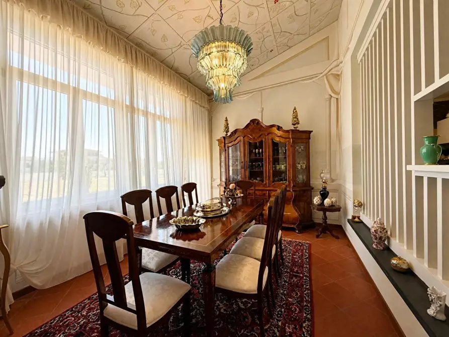 Immagine 12 di Villa in vendita  a Capannori
