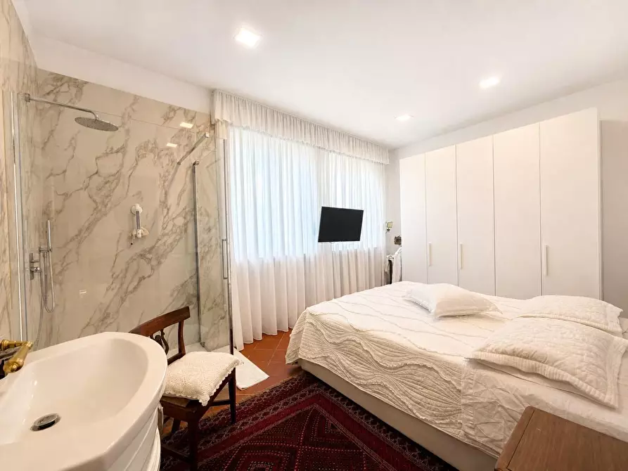 Immagine 23 di Villa in vendita  a Capannori