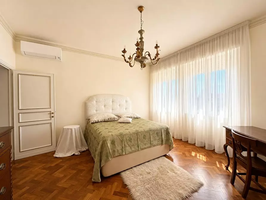 Immagine 29 di Villa in vendita  a Capannori