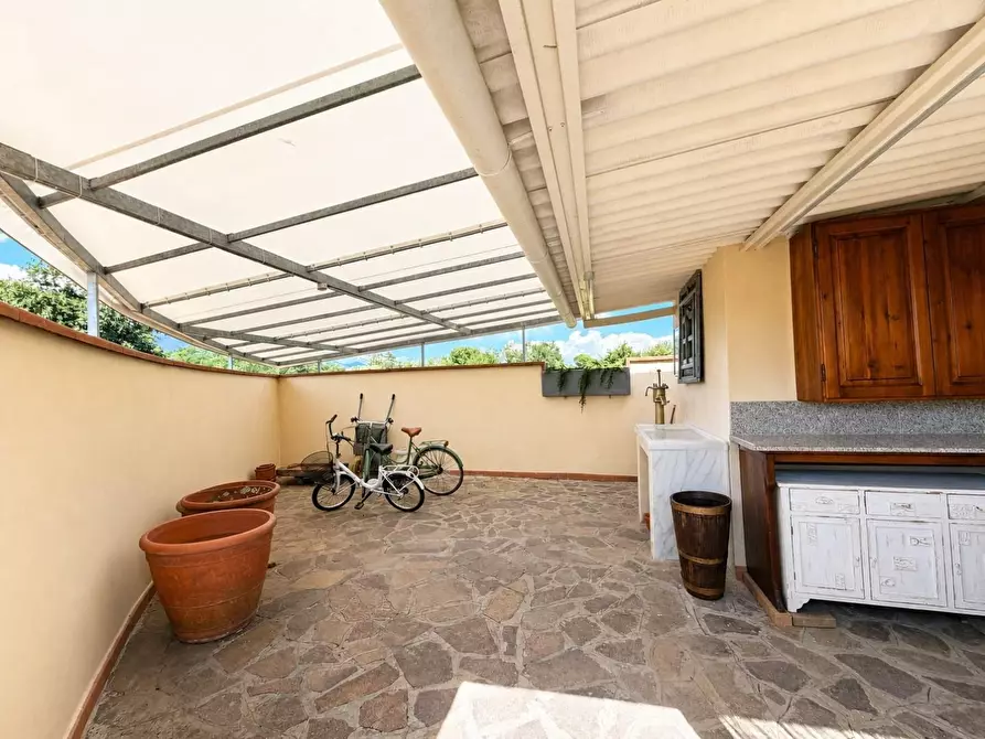 Immagine 39 di Villa in vendita  a Capannori