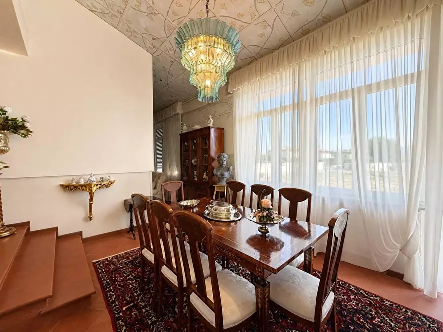 Immagine 11 di Villa in vendita  a Capannori
