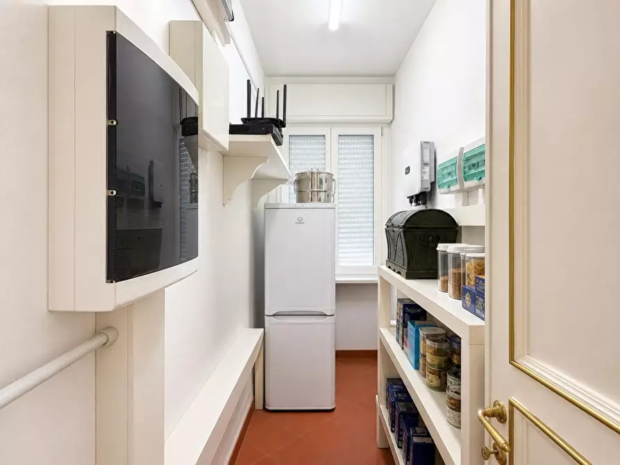 Immagine 41 di Villa in vendita  a Capannori