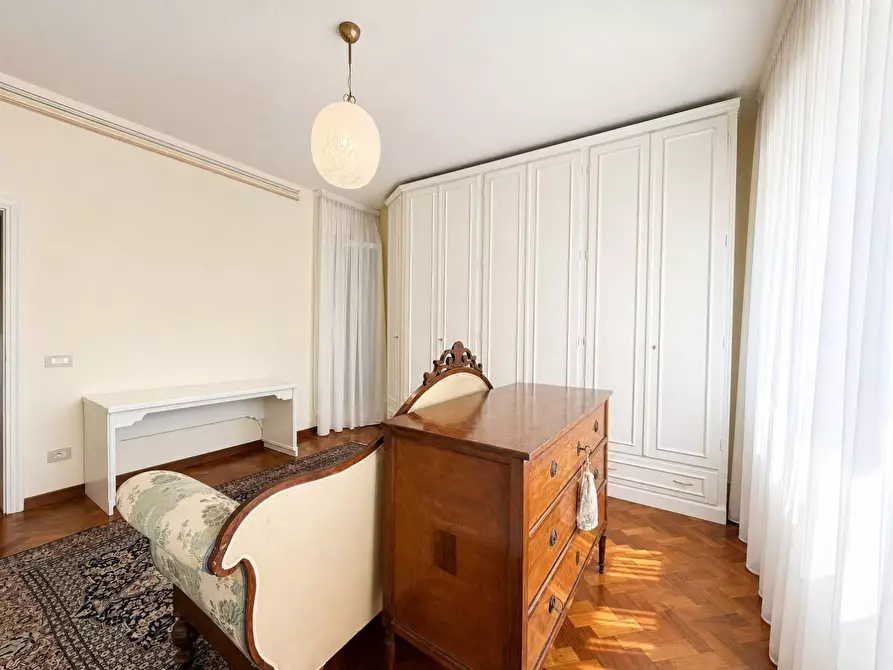 Immagine 33 di Villa in vendita  a Capannori