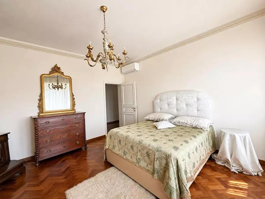 Immagine 31 di Villa in vendita  a Capannori