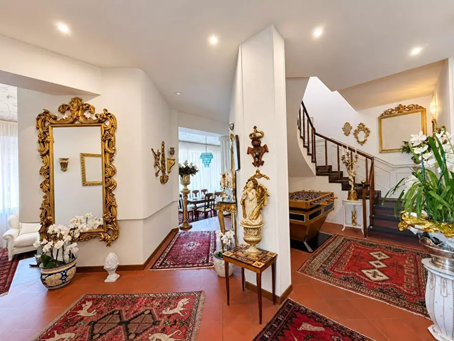 Immagine 6 di Villa in vendita  a Capannori