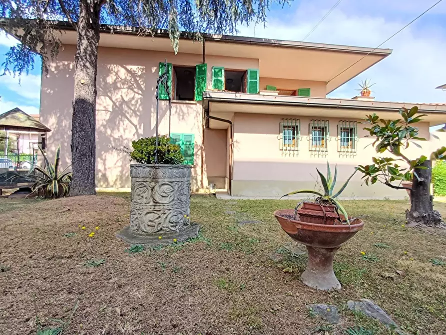 Immagine 1 di Villa in vendita  a Empoli