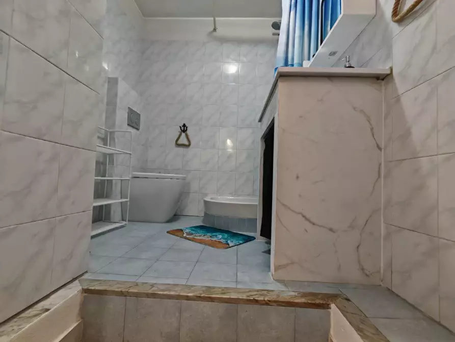 Immagine 8 di Appartamento in affitto  a Carrara