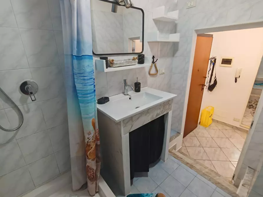 Immagine 11 di Appartamento in affitto  a Carrara