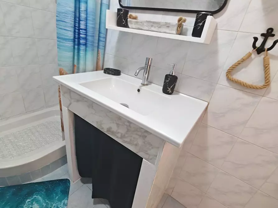Immagine 13 di Appartamento in affitto  a Carrara