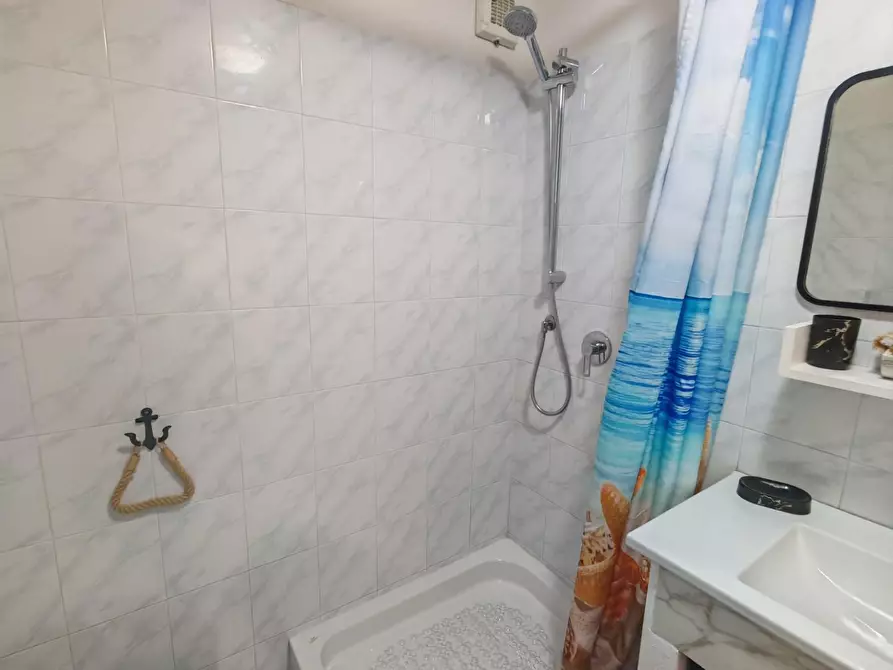 Immagine 10 di Appartamento in affitto  a Carrara