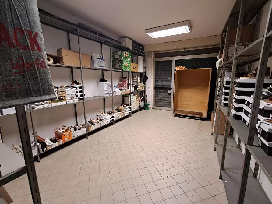 Immagine 4 di Magazzino in vendita  a Santa Croce Sull'arno