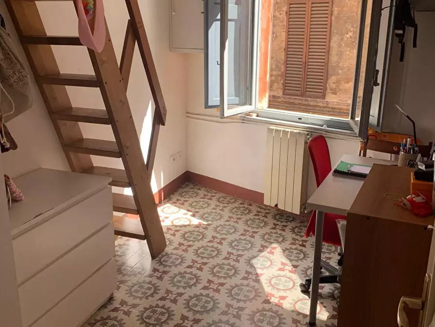 Immagine 16 di Appartamento in vendita  a Siena