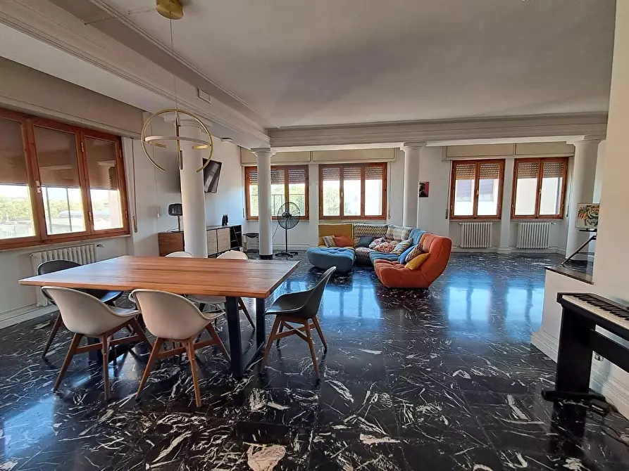 Immagine 1 di Casa bifamiliare in vendita  a Pontedera