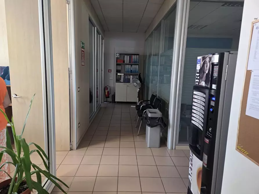 Immagine 3 di Ufficio in vendita  a Siena