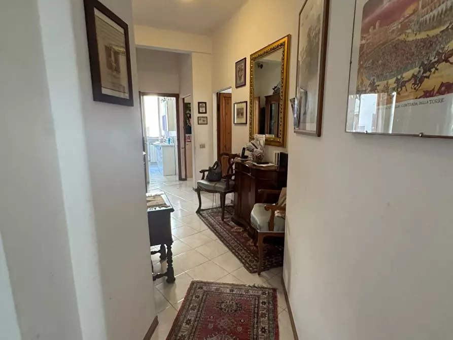 Immagine 5 di Appartamento in vendita  a Siena