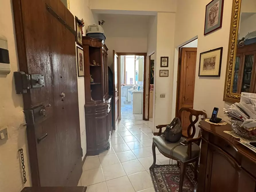 Immagine 4 di Appartamento in vendita  a Siena
