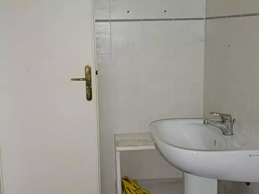 Immagine 7 di Locale commerciale in vendita  a Casciana Terme Lari