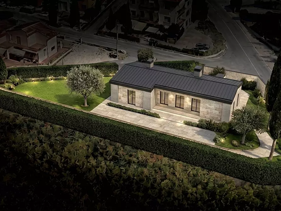 Immagine 1 di Villa in vendita  a Colle Di Val D'elsa