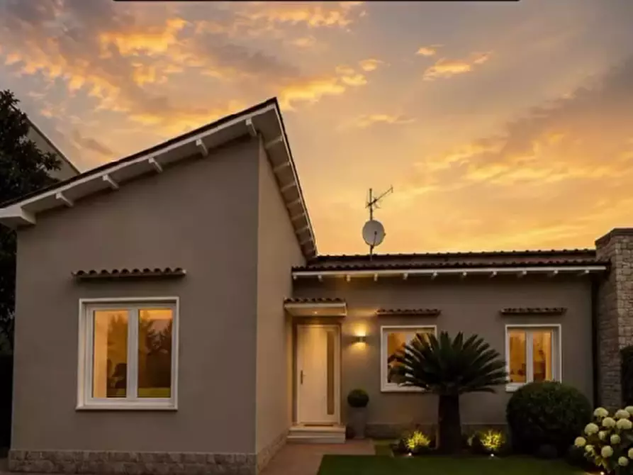 Immagine 1 di Villa in vendita  a San Giuliano Terme