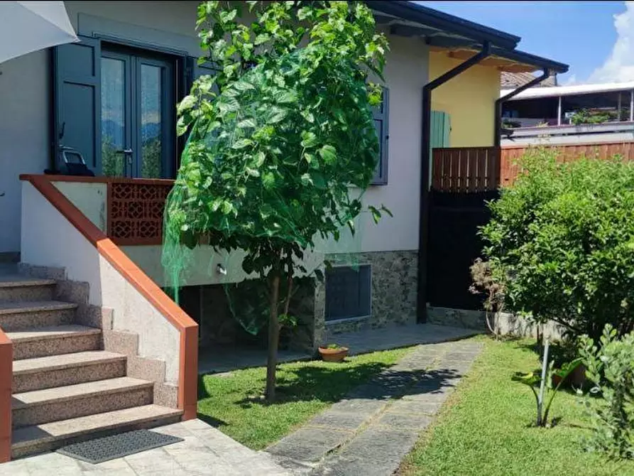 Immagine 2 di Casa semindipendente in vendita  a Ortonovo