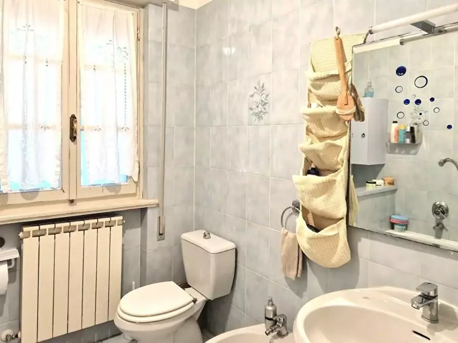 Immagine 10 di Casa bifamiliare in vendita  a Camaiore