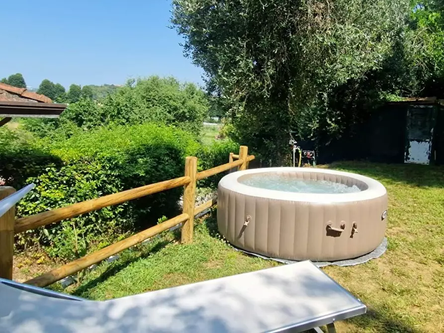 Immagine 18 di Casa bifamiliare in vendita  a Camaiore